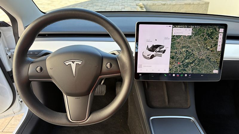 Tesla Model 3 (2021) LR, SOH 89%, bily int. - fotka 7 z 15