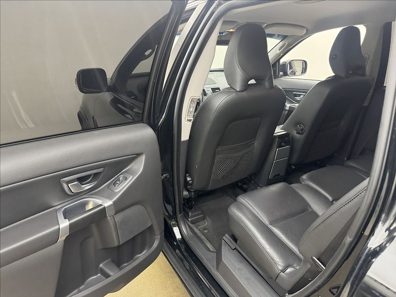 Volvo XC90 3,2 4X4 7-MÍST KŮŽE SENZORY ČR - fotka 29 z 38