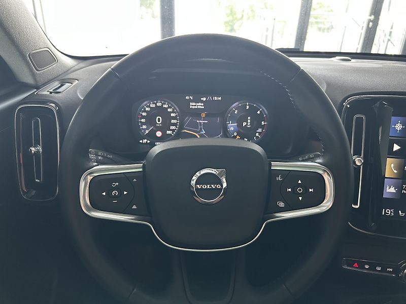 Volvo XC40 (2020) XC40 Inscription AWD - fotka 14 z 17