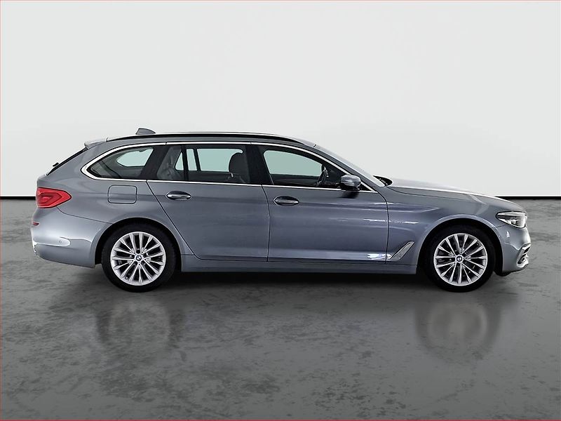BMW Řada 5 (2017) Luxury Line 520d xDrive, 4X4 - fotka 6 z 28
