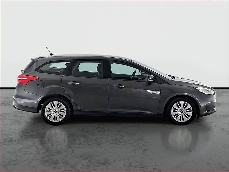 Ford Focus (2017) 1.6 i, Serv.kniha - fotka 6 z 19