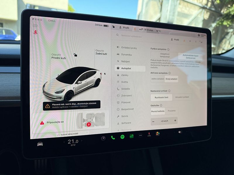 Tesla Model 3 Performance 82 kWh - fotka 18 z 37