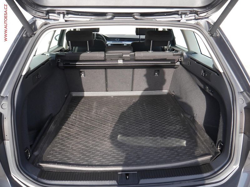 Volkswagen Passat (2015) 2.0 TDi, Comfortline, panor - fotka 7 z 18