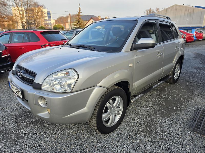 Hyundai Tucson 2.0 CRDi TZ  - fotka 2 z 25