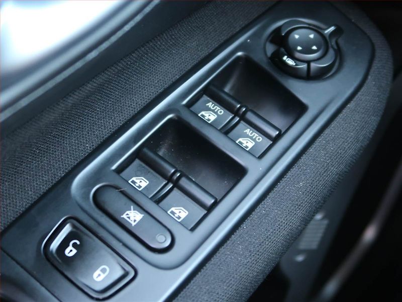 Jeep Renegade (2016) Longitude 1.6 E-torQ, Tempomat - fotka 16 z 17