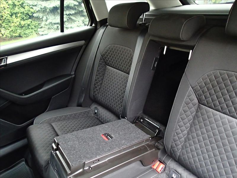 Škoda Superb 2,0 TDi, DSG, 4x4 , Tažné - fotka 38 z 48