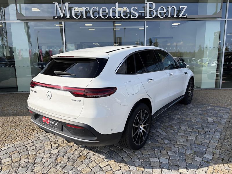 Mercedes-Benz EQC 400 4Matic - fotka 25 z 34