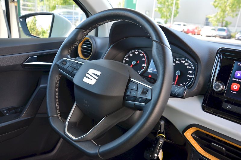 Seat Arona (2023) 1.0 TSI 70 kW Style - fotka 16 z 23