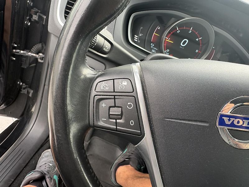 Volvo V40 - fotka 14 z 17