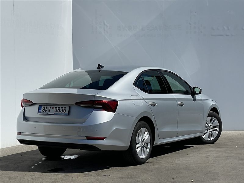 Škoda Octavia 2,0 TDI DSG Ambition Plus LED - fotka 3 z 24