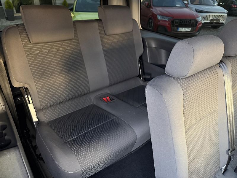 Volkswagen Caddy Maxi 1.6TDi 75kW DSG 7míst - fotka 18 z 20