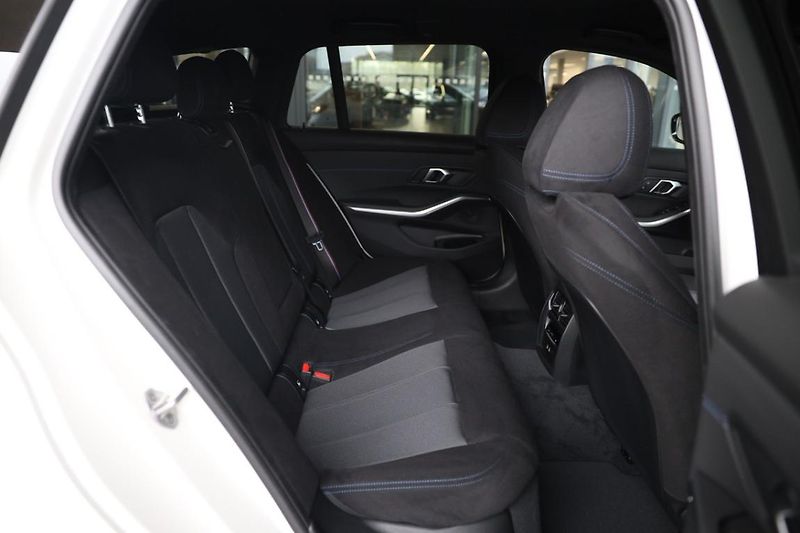 BMW Řada 3 320d xDrive Touring - fotka 6 z 16