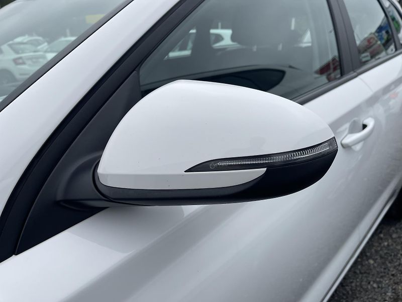 Hyundai i30 1.6d 4/2022 NEHAV-NAVI-DPH-ČR! - fotka 14 z 43