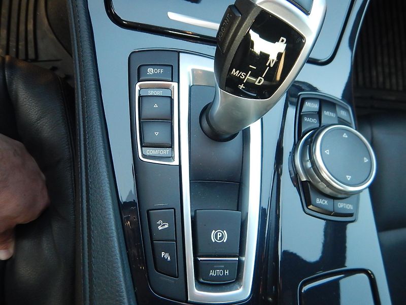 BMW Řada 5 520d XDRIVE, ČR, SERVISKA - fotka 22 z 32