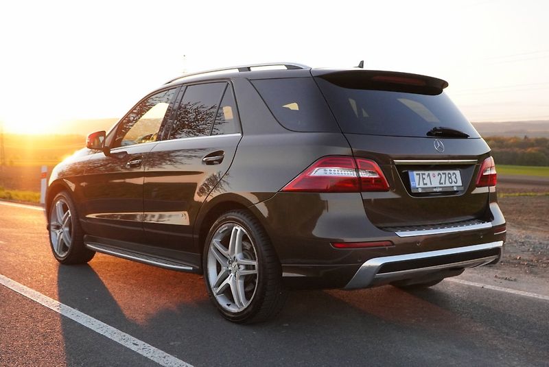 Mercedes-Benz Třídy M 350 CDi 4MATIC AMG - fotka 15 z 45
