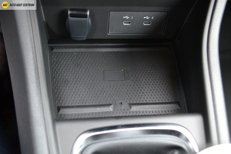 Renault Captur techno mild hybrid 140 - fotka 39 z 49