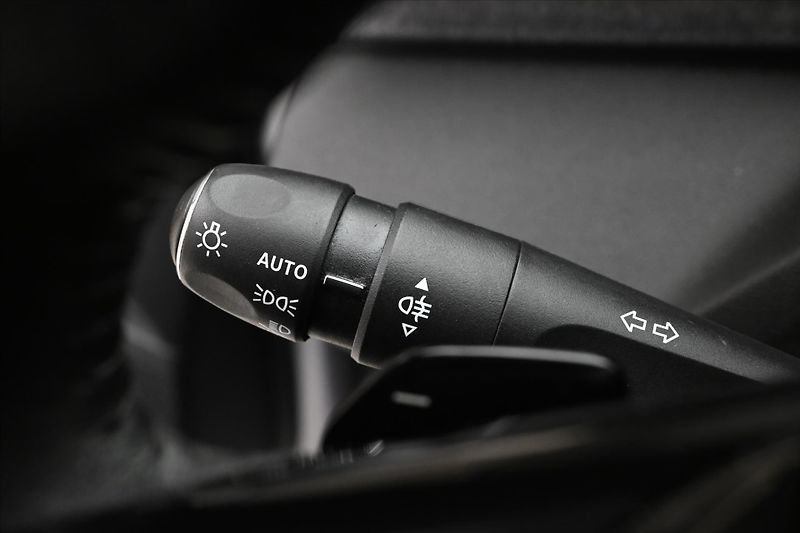 Peugeot 308 1,5 BlueHDI 96 kW ALLURE AT8 Z - fotka 26 z 31