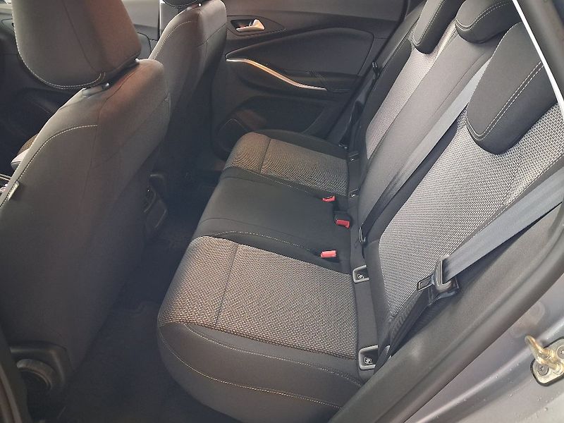 Opel Grandland 1.2T96kW+TAŽNÉ ZAŘÍZENÍ ZDARMA - fotka 8 z 15