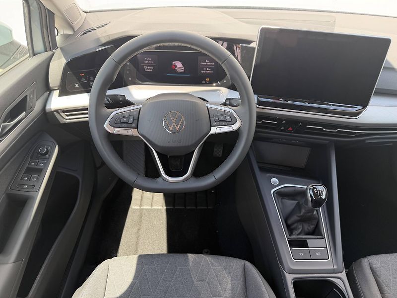 Volkswagen Golf (2025) People 6G 1,5TSI - fotka 6 z 7