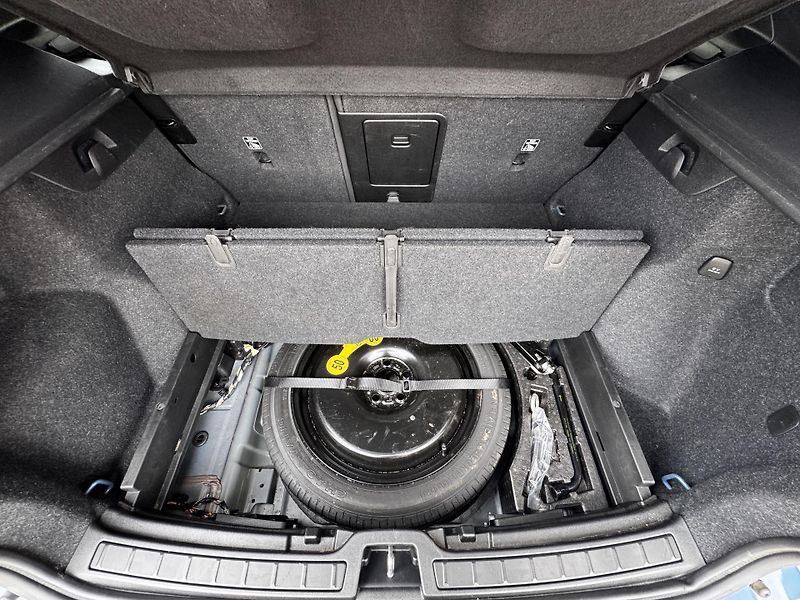 Volvo XC40 T2 FWD MOMENTUM // 1. maj. - fotka 24 z 41