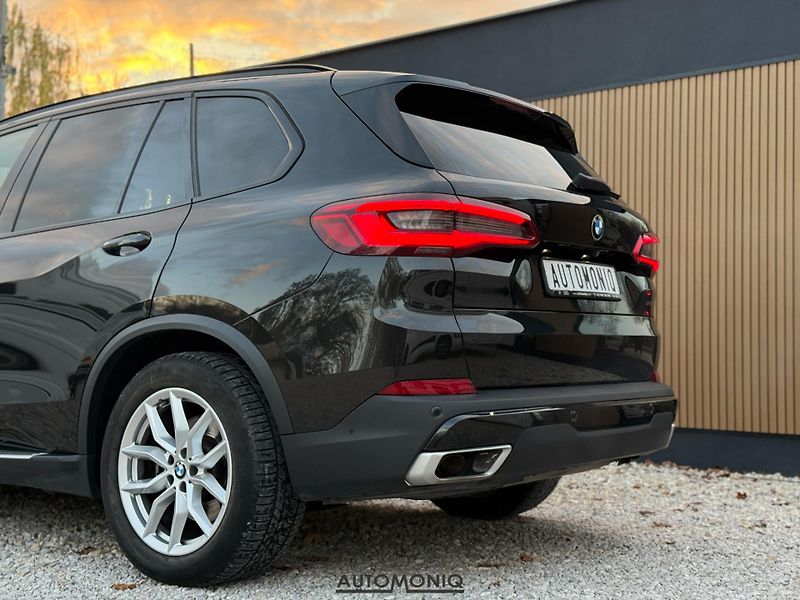 BMW X5 (2019) xDrive30d Panorama, Ambient - fotka 10 z 27