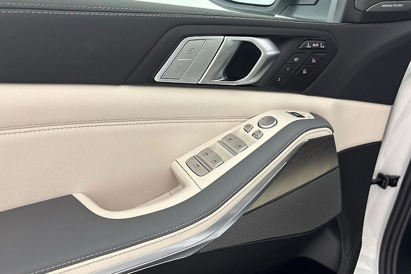 BMW X7 xDrive40d - fotka 18 z 27