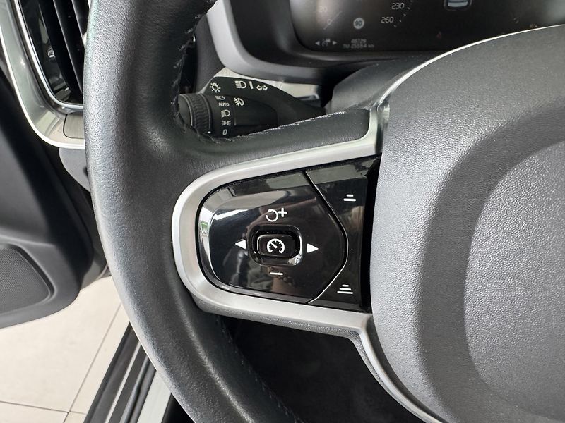 Volvo V60 T6 AWD*257kW*REZERVACE! - fotka 25 z 33