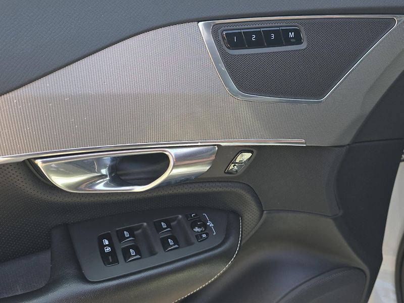 Volvo XC90 (2018) R Design D5 173kw 4x4, tažné, - fotka 15 z 27