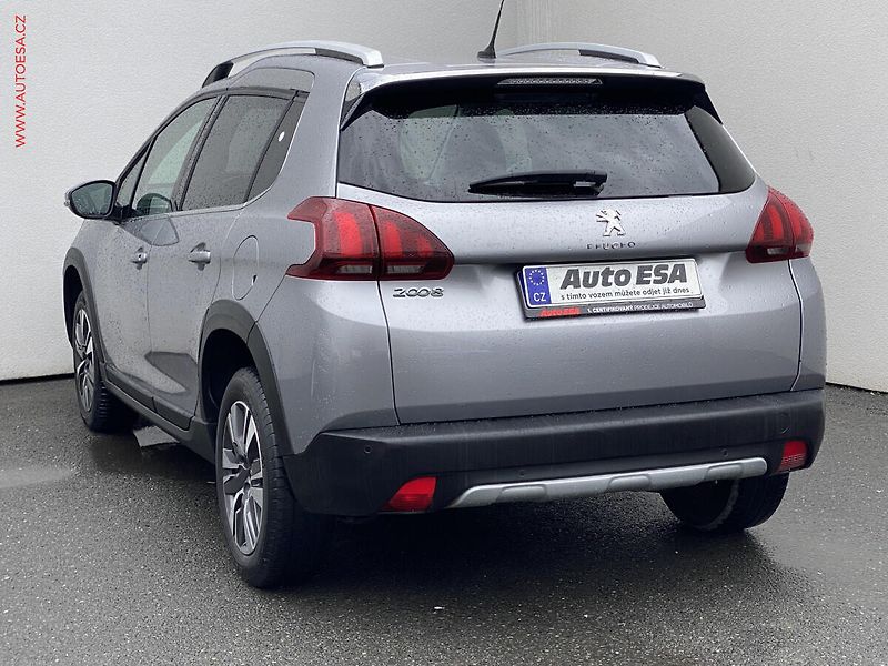 Peugeot 2008 (2019) 1.2 PT, Allure, kůže, navi - fotka 6 z 15