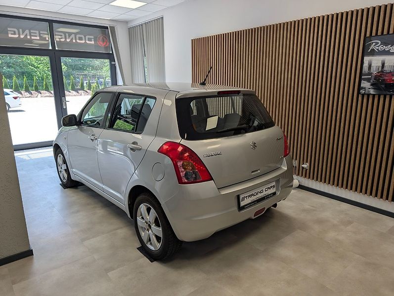 Suzuki Swift 1.3i 4x4 - fotka 5 z 24