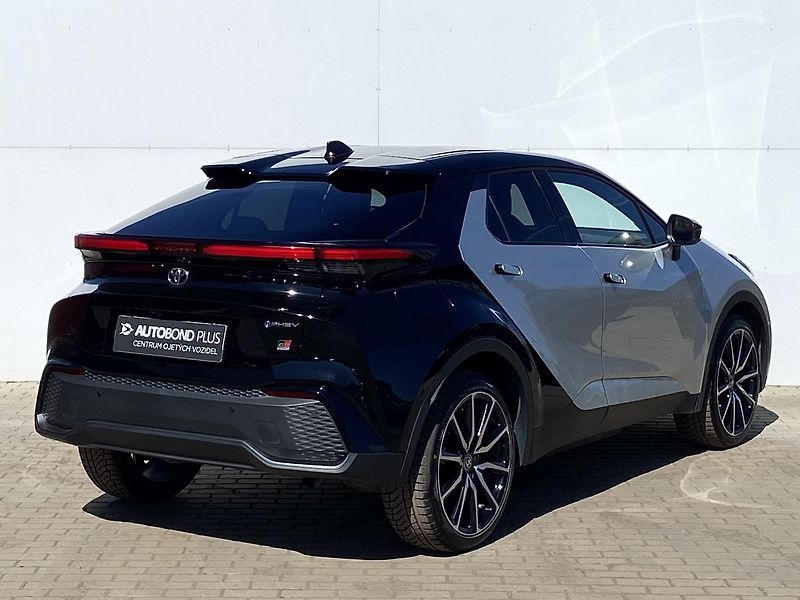 Toyota C-HR 2.0 PHEV e-CVT GR-Sport Premie - fotka 2 z 26