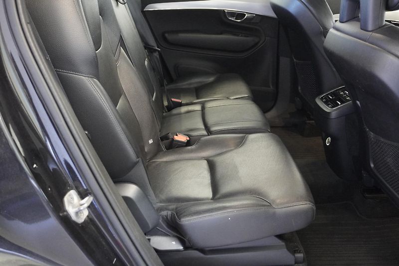 Volvo XC90 D5 MOMENTUM 4WD - fotka 27 z 33