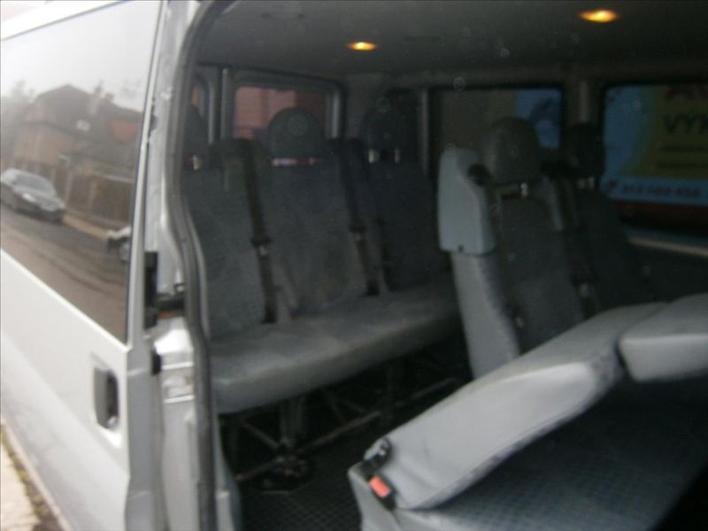 Ford Transit 2,2 TDCI KLIMA 9 MÍST - fotka 9 z 19