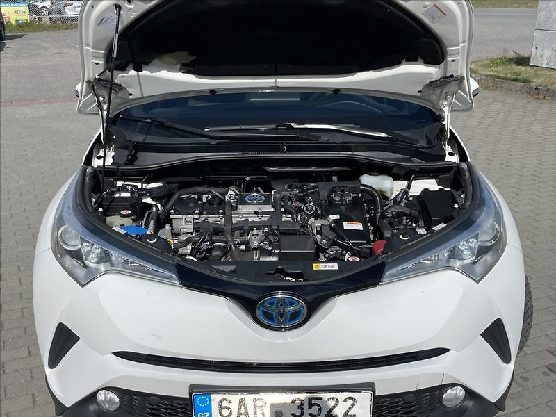 Toyota C-HR 1,8 i 72kw Hybrid e-CVT CZauto - fotka 23 z 32