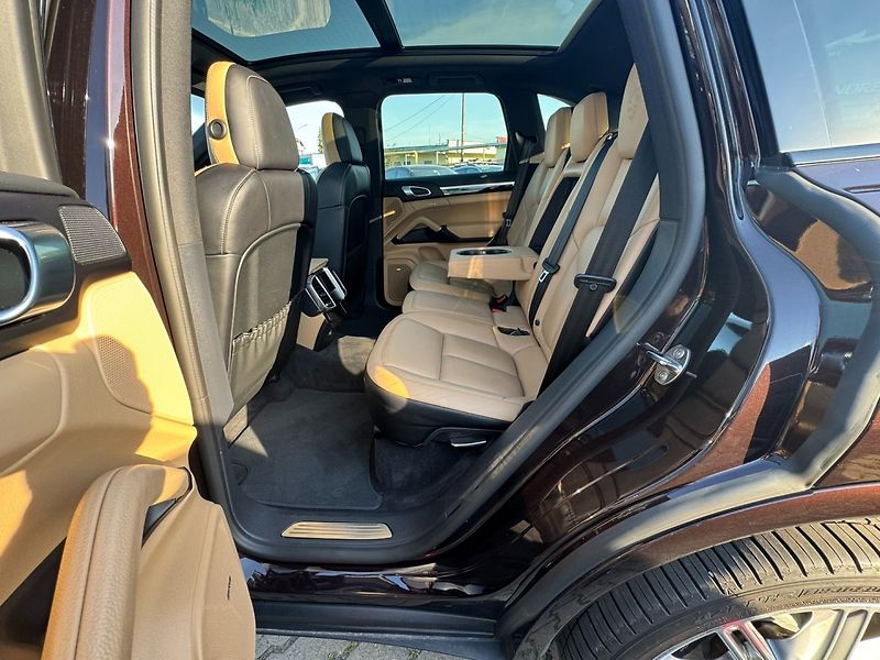 Porsche Cayenne (2017) PLATINUM 4X4 3,6i 220 KW DPH - fotka 36 z 50