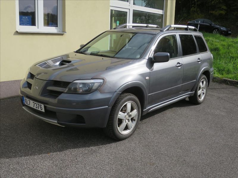 Mitsubishi Outlander 2,0  Turbo - fotka 5 z 24