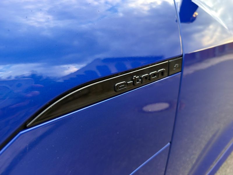 Audi Q8 e-tron (2023) 114 kWh  300 kW  SPORTBACK - fotka 24 z 27