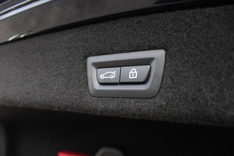 BMW Řada 7 750Li xDrive LASER MASÁŽE ČR - fotka 42 z 44