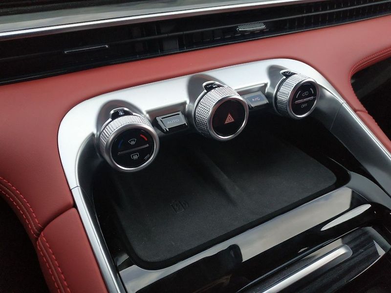 Omoda 9 Premium 1.5 SHS, AWD AT, SKLAD - fotka 27 z 38