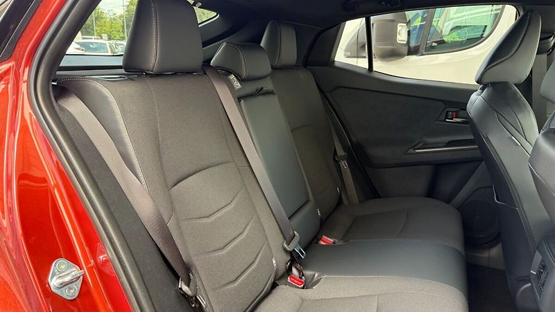 Toyota C-HR Style Dynamic 73 kWh  FWD - fotka 9 z 18