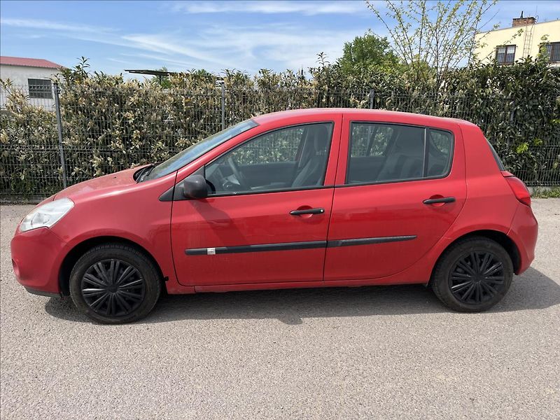 Renault Clio 1,2 i 48 KW ČR  STK 11/27 - fotka 4 z 29