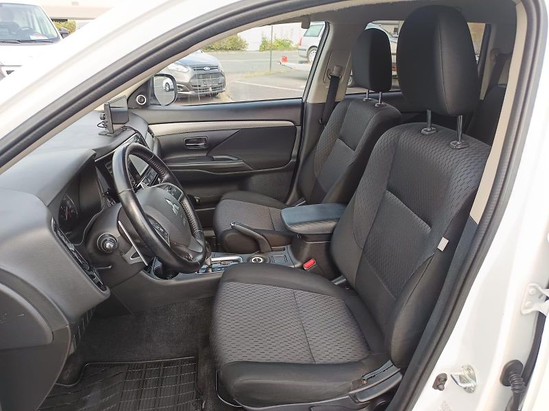 Mitsubishi Outlander (2013) - fotka 9 z 24