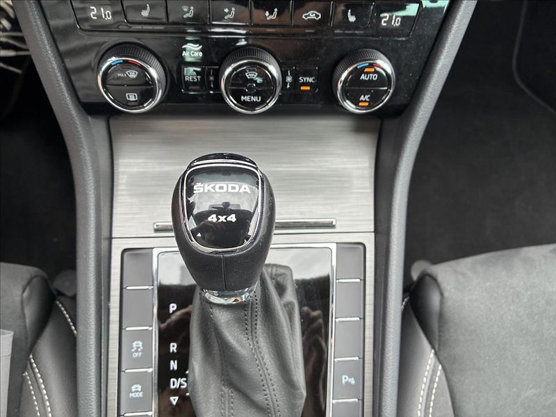 Škoda Superb 2,0 STYLE 4X4 TAŽNÉ,KAMERA - fotka 30 z 31