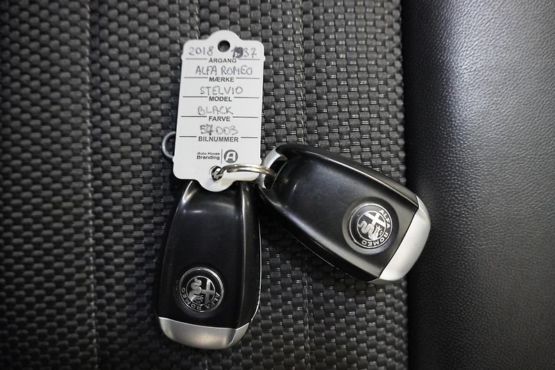 Alfa Romeo Stelvio (2018) STELVIO 2.2D Q4 AUTOMAT - fotka 31 z 35