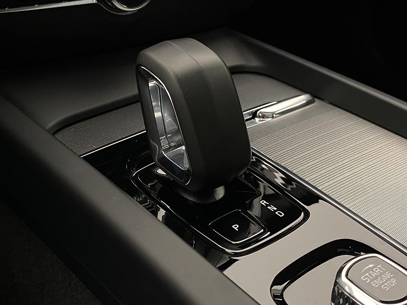 Volvo S60 B5 AWD DARK ULTIMATE AUT CZ - fotka 27 z 50