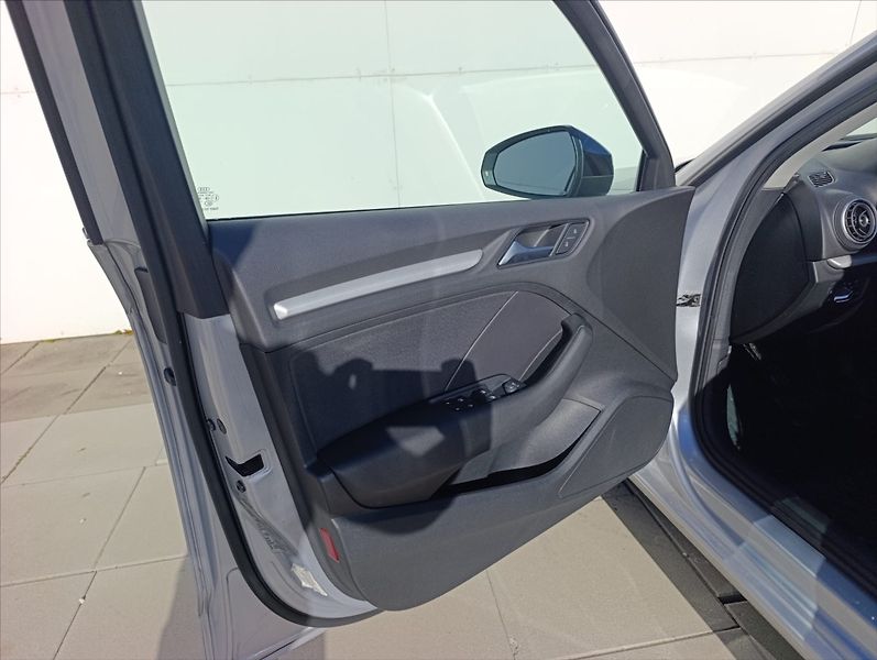 Audi A3 1,6 TDi Aut.klima,Navigace - fotka 12 z 34