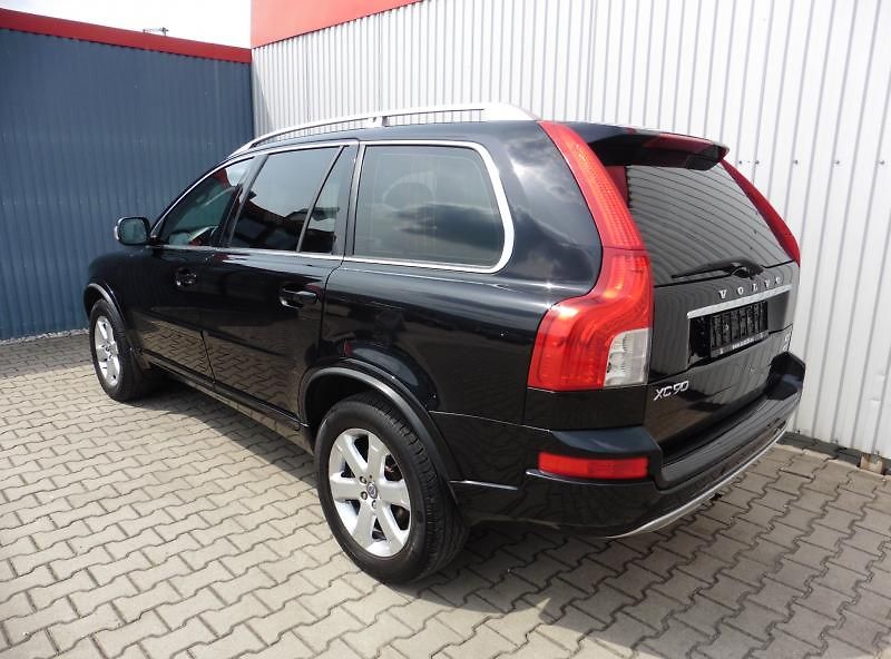 Volvo XC90 2,4 D5 Summum AWD A/T Navi 7.m - fotka 3 z 13