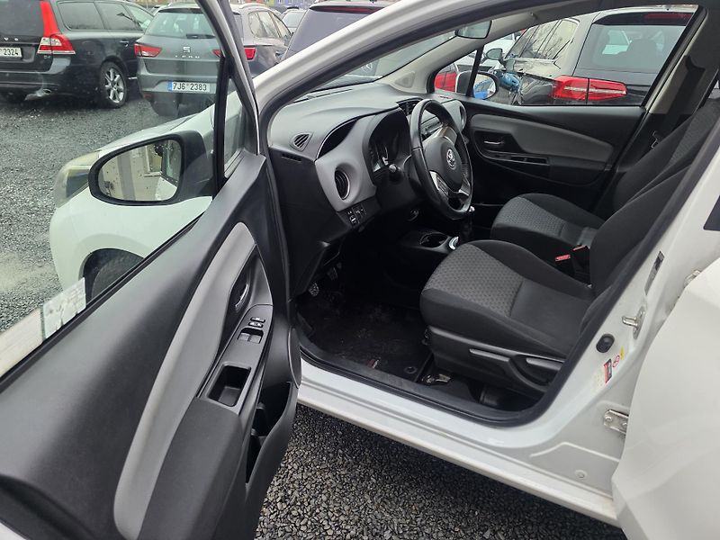 Toyota Yaris 1.0 VVTi Klimatizace  - fotka 16 z 19
