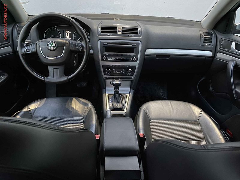 Škoda Octavia (2010) 2.0TDI, Elegance, DSG, xenon - fotka 8 z 17