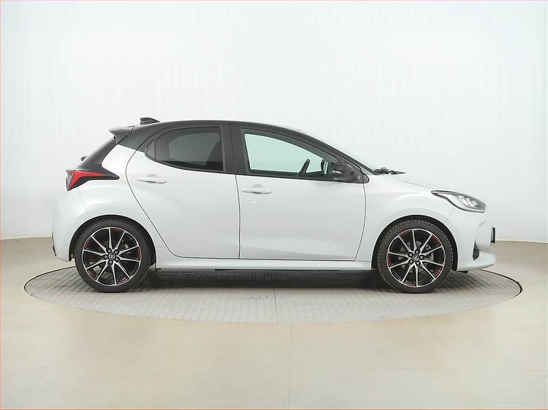 Toyota Yaris (2023) 1.5 VVT-i Hybrid - fotka 6 z 16